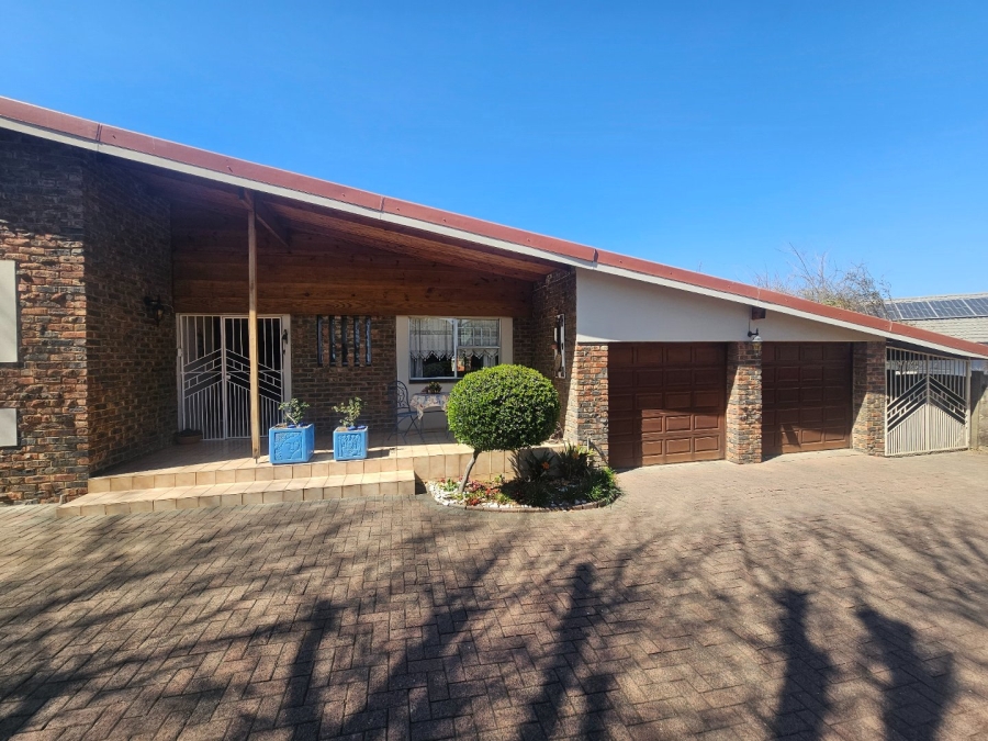 5 Bedroom Property for Sale in Panorama Free State